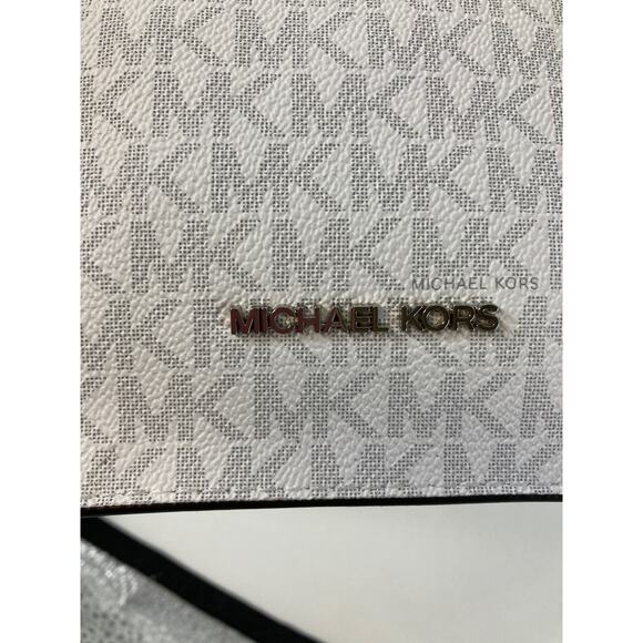 MICHAEL KORS, SMALL WHITE SIGNATURE LEATHER CROSSBODY BAG - Picture 5 of 16